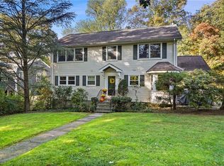 33 Red Oak Ln, Mount Kisco, NY 10549