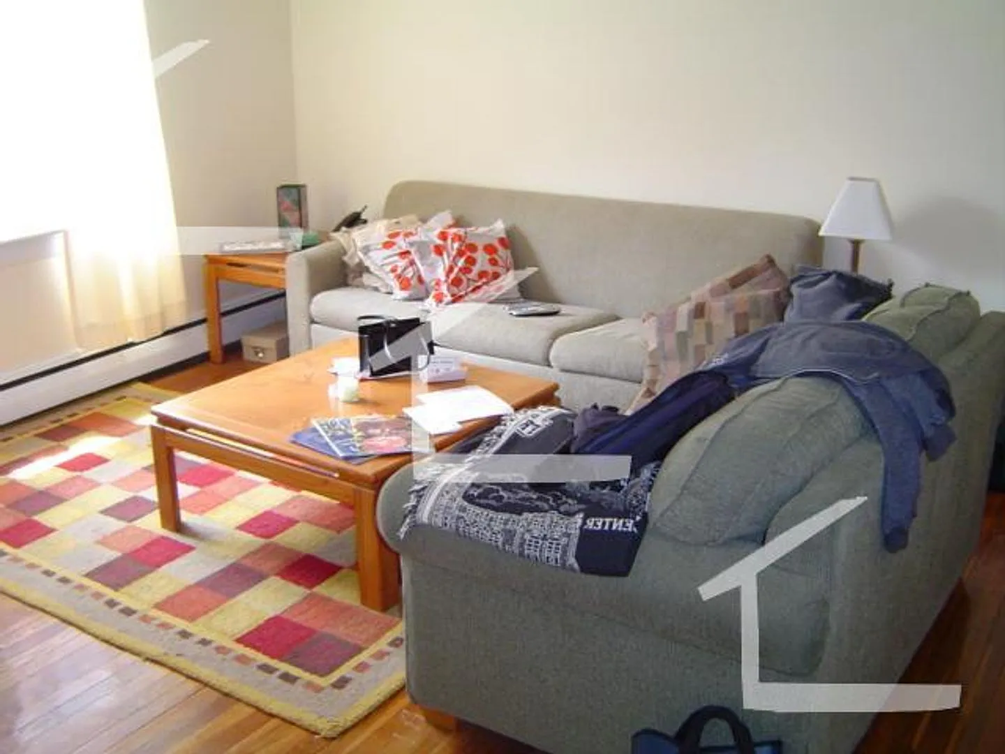 Large 2 bedroom unit near the Green Line. — Photo 2