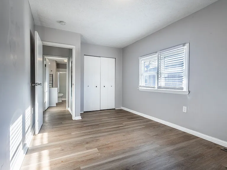 4105 Avenue C — Photo 12