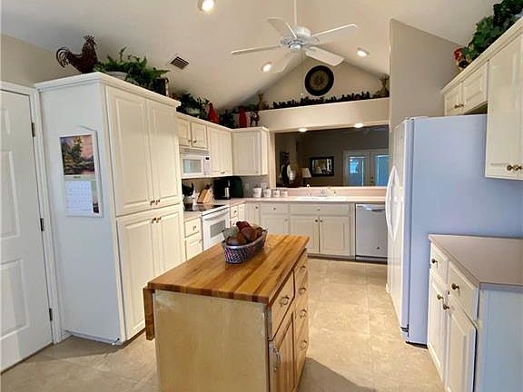 4th image of 222 Diana Dr