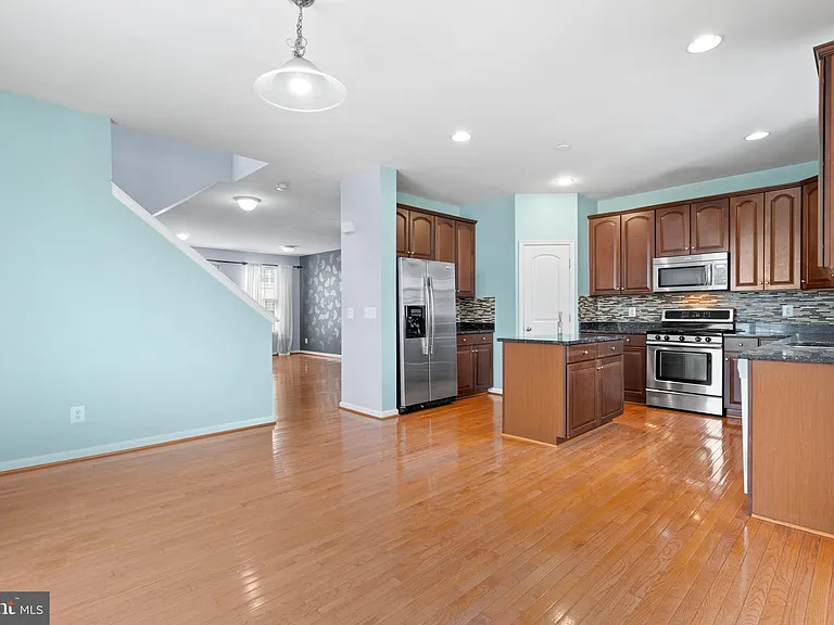 22667 Flowing Spring Sq — Photo 8