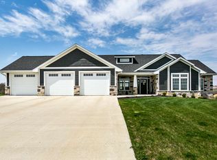 10421 Mackenzie Rdg, Dubuque, IA 52003