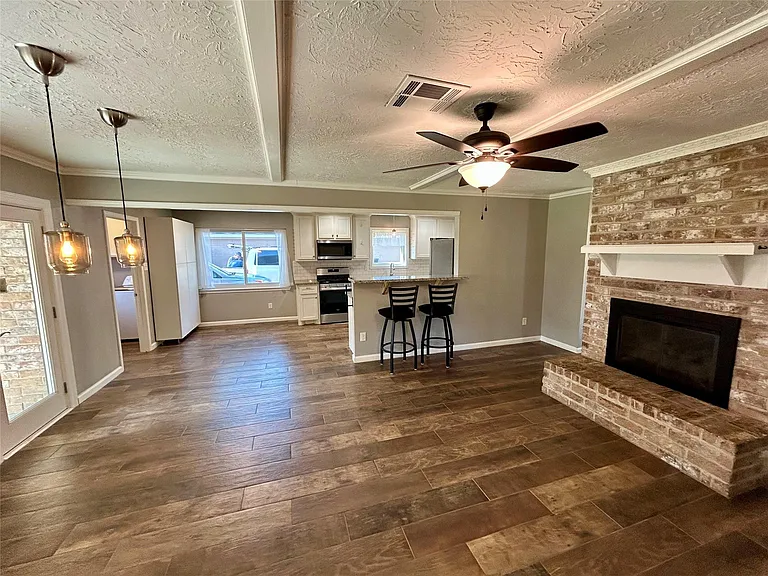 3319 Meadowcreek Dr — Photo 9