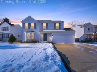 2746 Riverside Dr, Waterford, MI 48329