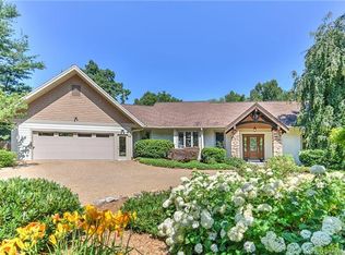 41 Crowningway Dr, Asheville, NC 28804