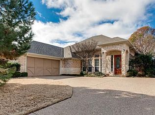 2912 Mistletoe Ct, Pantego, TX 76013