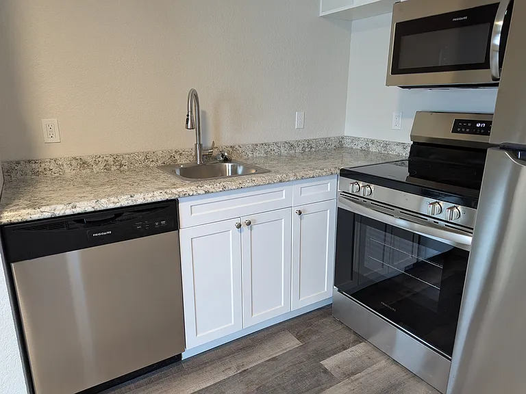 640 E Idaho St #203 — Photo 9