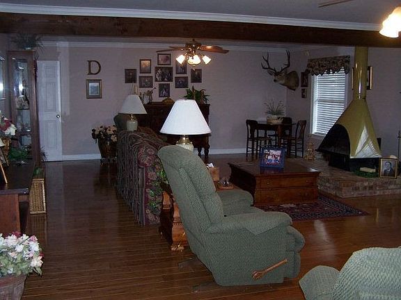4th image of 208 Foster Dr