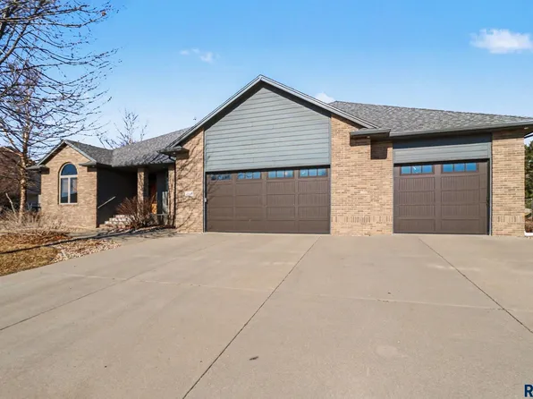 1004 W Laquinta St, Sioux Falls, SD 57108