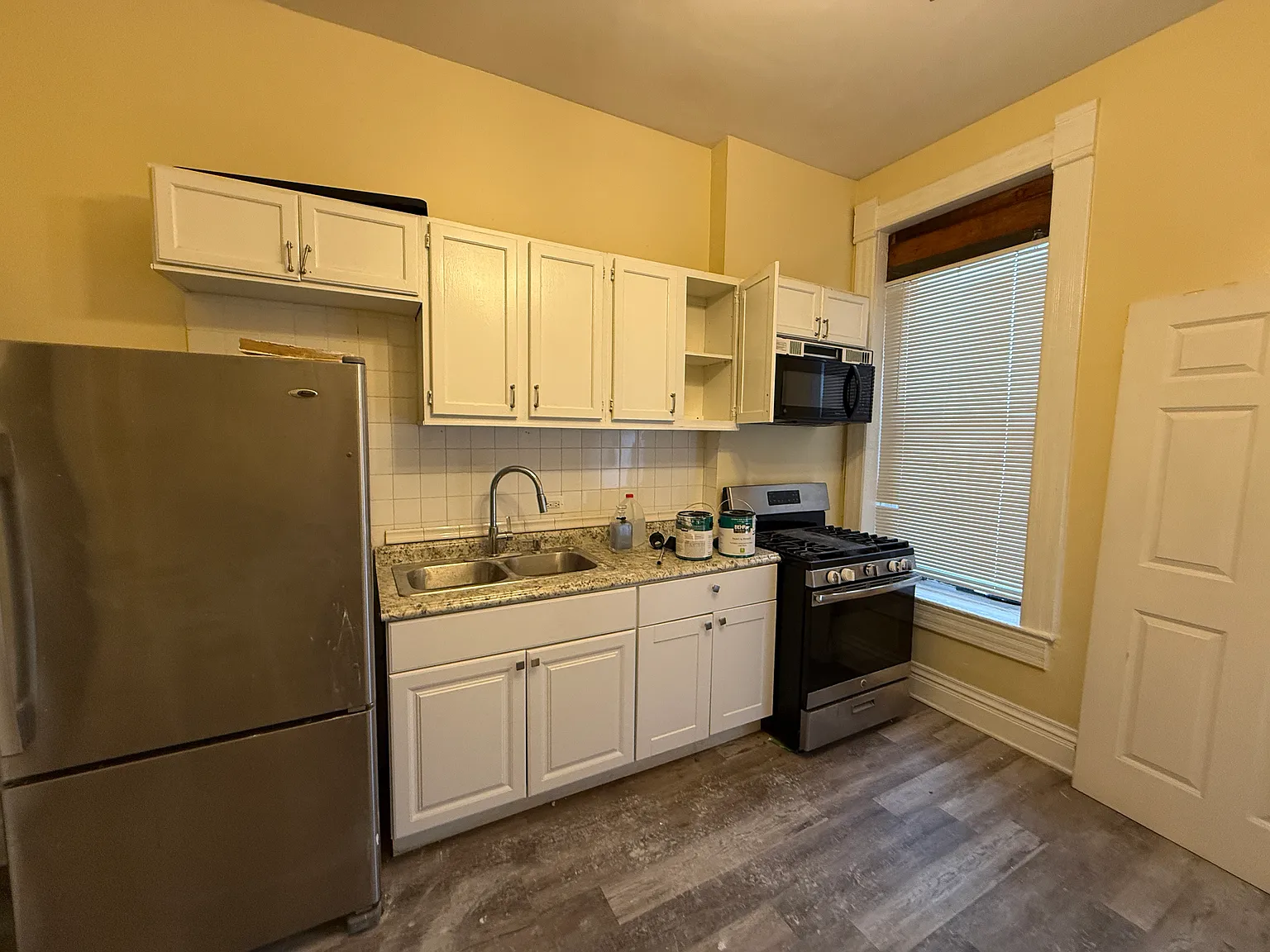 3 bed, 920 sqft, $2,000 — Photo 3