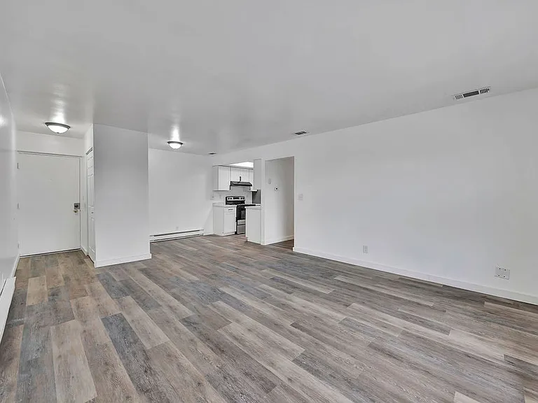 Apply At

Under Rentals

1 & 2 Bedroom Apartments Available

Water and Trash Paid!
Tags