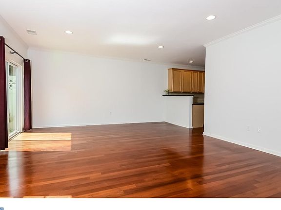 5th image of 239 Brinley Dr