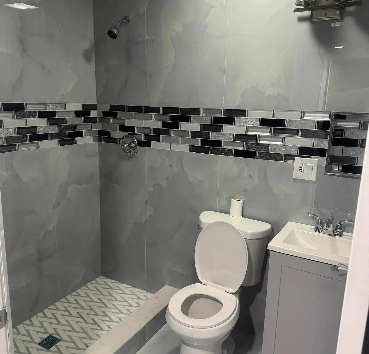 3 bed, 980 sqft, $1,900 — Photo 4