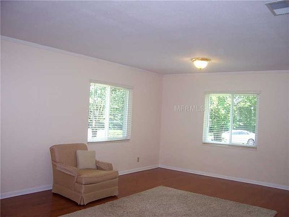 3rd image of 829 S Clayton Ave