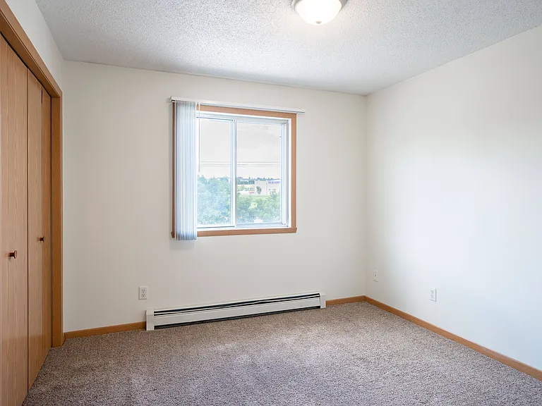 Bismarck, ND Sierra Ridge Apartments | 32C | Bedroom