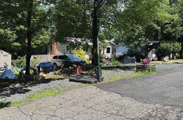 2nd image of 140 Rollins Trl
