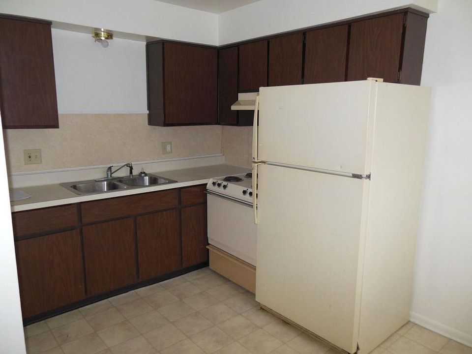 2nd image of 910 E Jolly Rd #11
