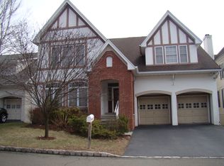 8 Hunters Run, Oakland, NJ 07436