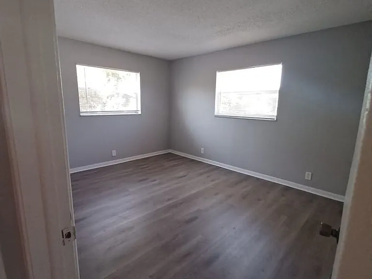 1015 NE 17th Ave — Photo 15