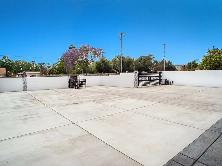 13310 Glenoaks Blvd — Photo 18