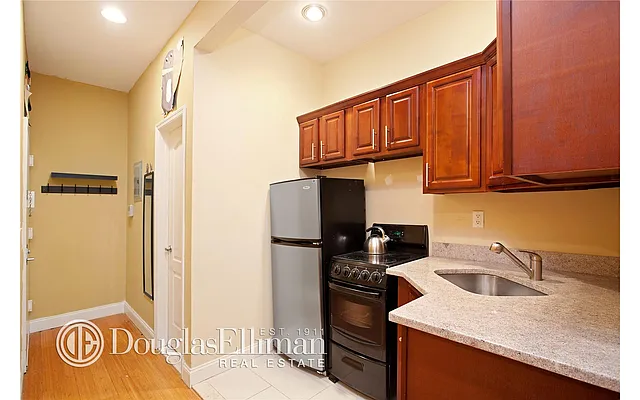 Rented by Douglas Elliman | media 14