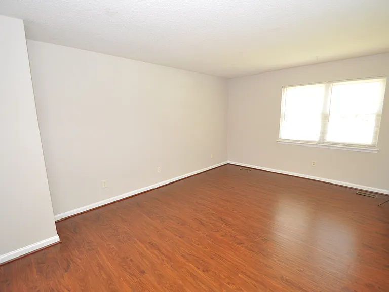 109 Misty Ct — Photo 2
