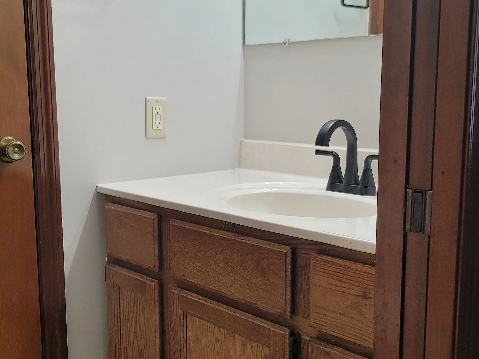 2 bed, 1000 sqft, $1,200 — Photo 3