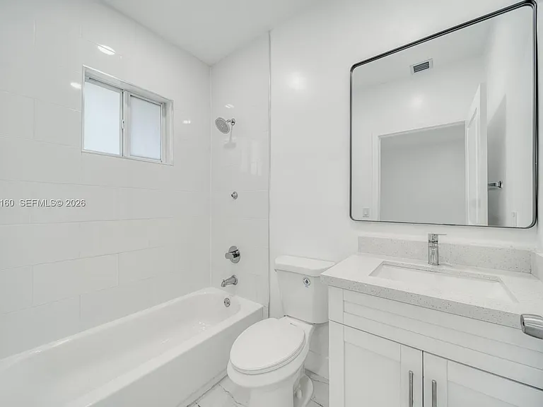 14710 NE 7th Ct #14710 — Photo 18
