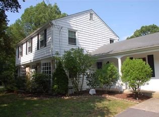 14 Mayfield St, Smithfield, RI 02828