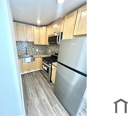 4th image of 1166 3/4 E 64th St