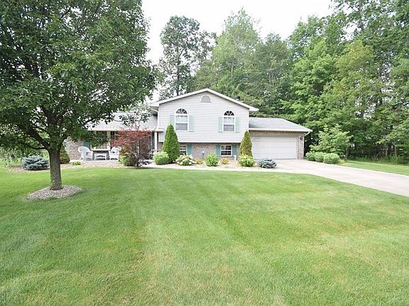 3rd image of 7065 Berry Blossom Dr
