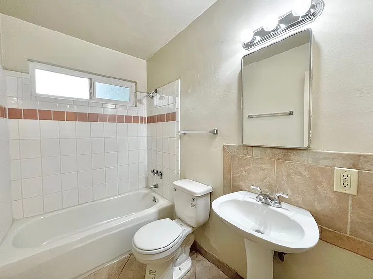 4500 Del Rio Road — Photo 12
