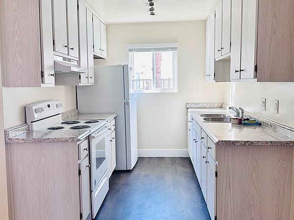 5th image of 853 Cherrywood Way APT 18