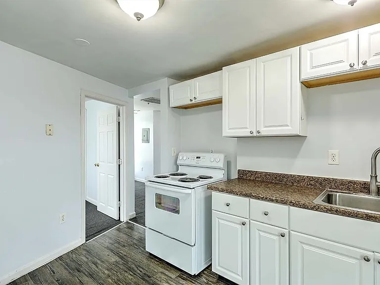 458 Weir St #5 — Photo 11