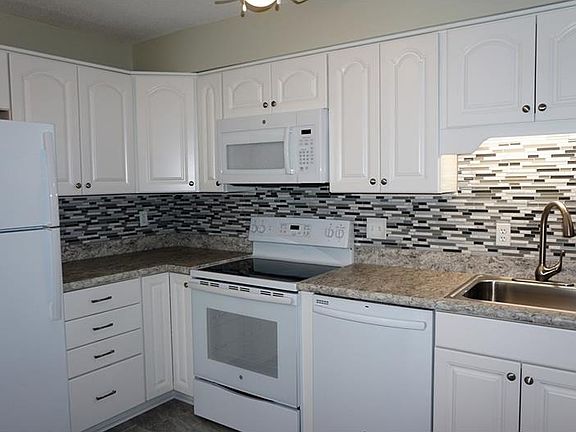3rd image of 4351 Tahitian Gardens Cir APT G