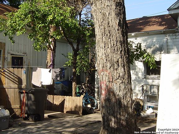 5th image of 2303 N Flores St