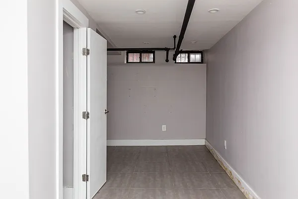 Rented by Nooklyn NYC LLC | media 79