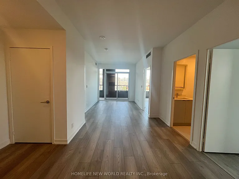 285 Dufferin St #811 — Photo 2