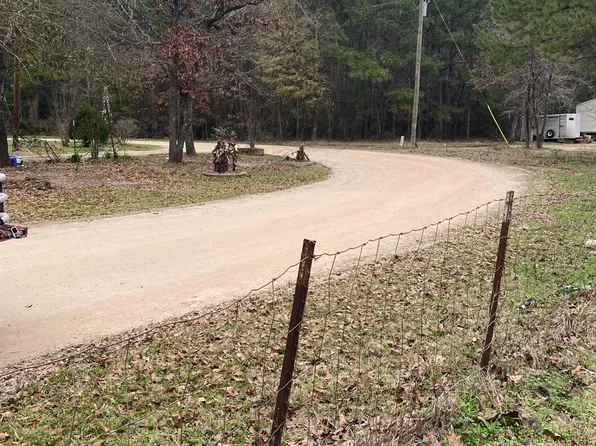 W Lake Dr, Huntsville, TX 77320