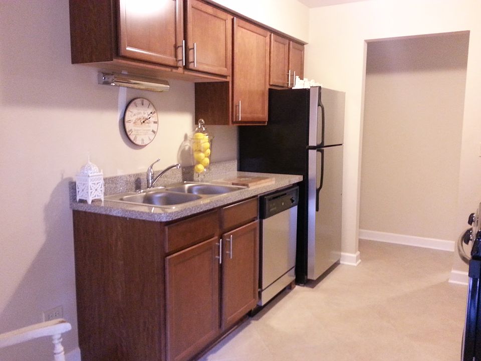 Stainless appliances, wood c