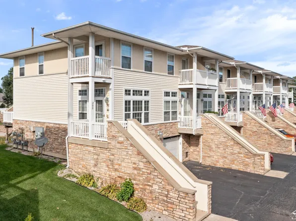 200 Beachwalk Trl, Luna Pier, MI 48157