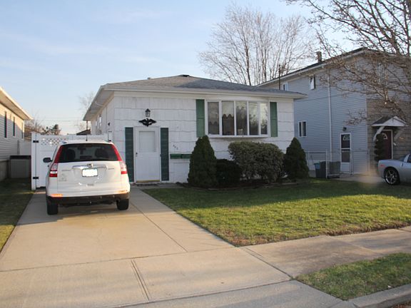 2nd image of 452 Bradford Ave
