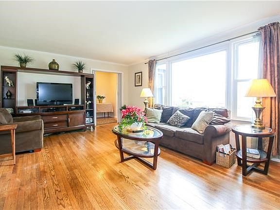 4th image of 21 Oliver Ave