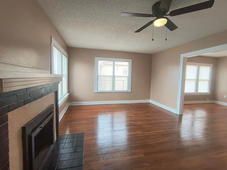 2425 Waco St — Photo 5