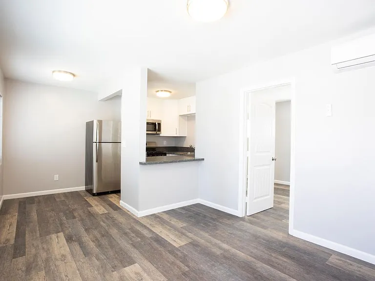 3853 Cherokee Ave — Photo 11