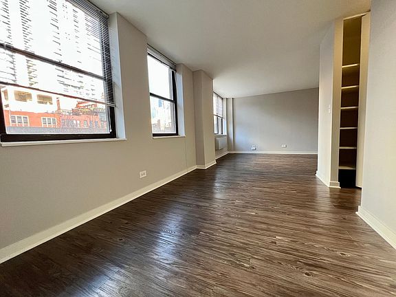 2nd image of 232 W Illinois St