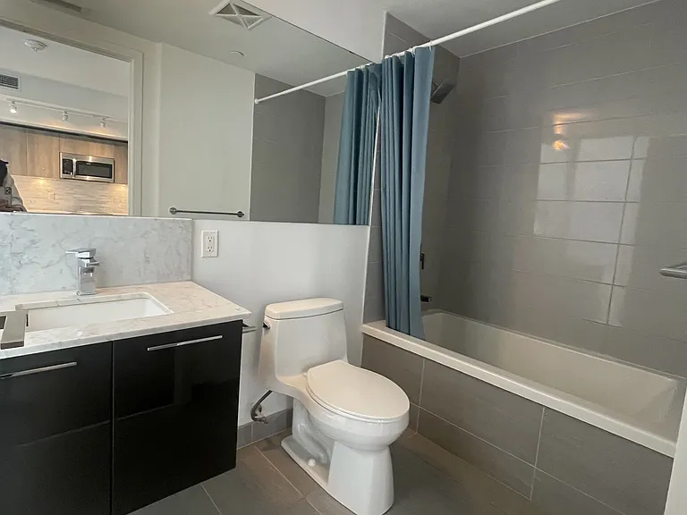 28 Wellesley St E #1701 — Photo 2