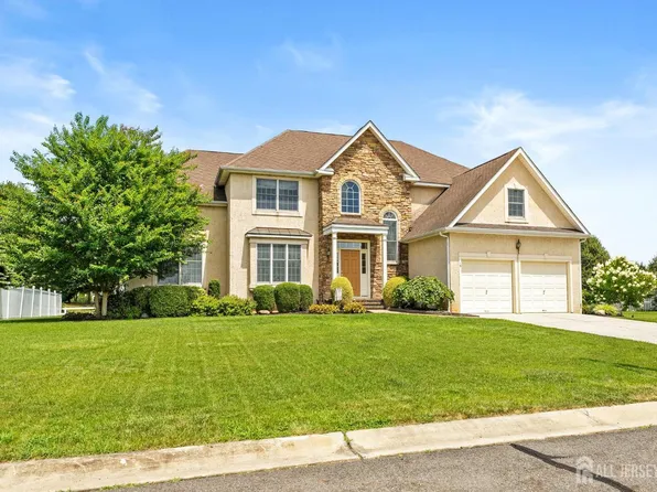 15 Heather Ct, Columbus, NJ 08022