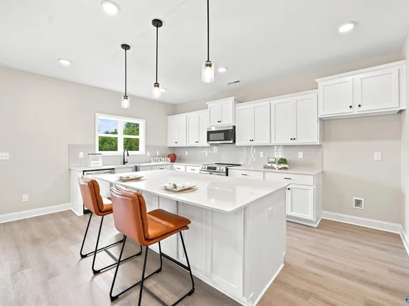 122 Berry Cove Ave, New Market, AL 35761