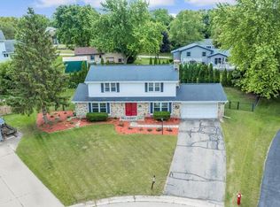 837 Wexford Ct, Hartland, WI 53029